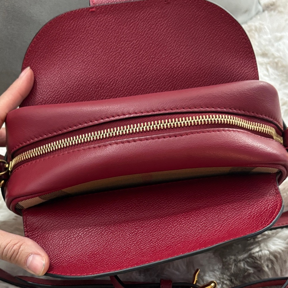 Burberry Burgundy Leather Crossbody with Gold Buckle - Picture 4 of 12